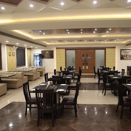 Hotel La Pearl Naiapura Ngoại thất bức ảnh