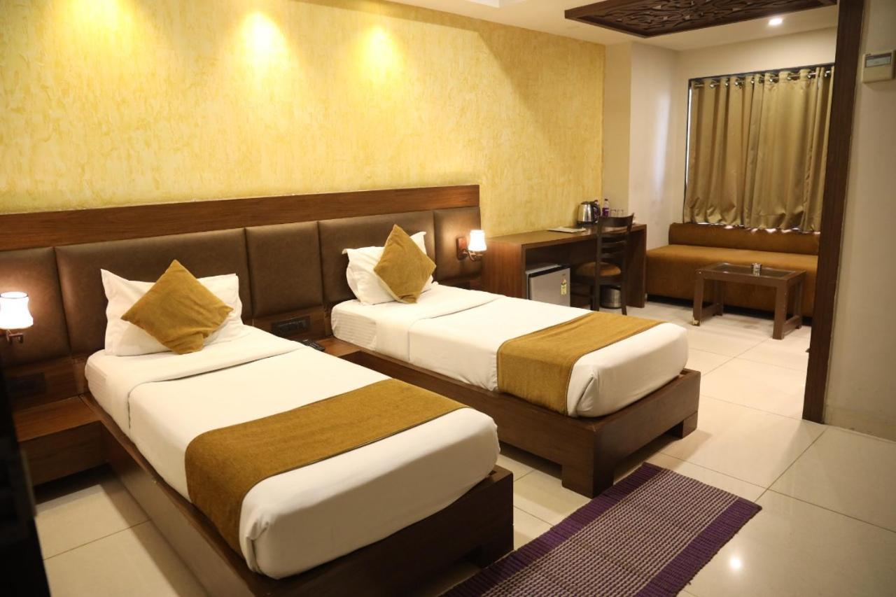 Hotel La Pearl Naiapura Ngoại thất bức ảnh