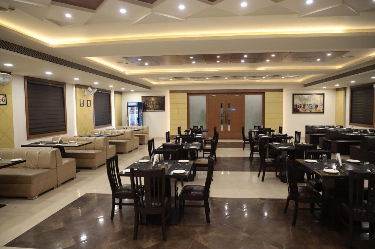 Hotel La Pearl Naiapura Ngoại thất bức ảnh