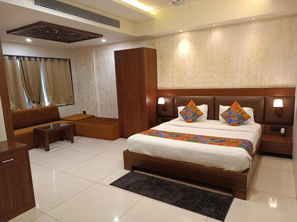 Hotel La Pearl Naiapura Ngoại thất bức ảnh
