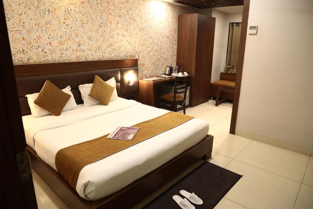 Hotel La Pearl Naiapura Ngoại thất bức ảnh